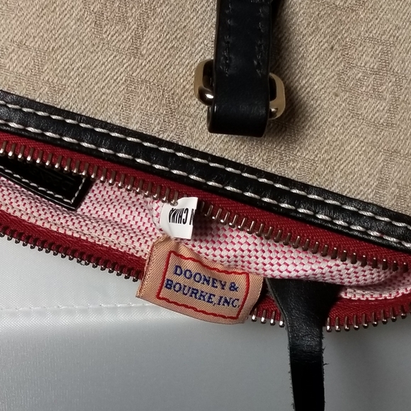 Dooney and Burke tan & black canvas shoulder bag - Picture 5 of 8